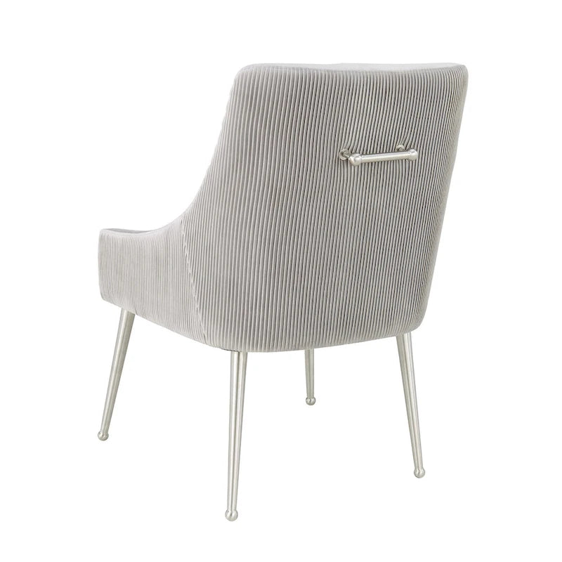 Chaise d'appoint en velours plissé gris clair